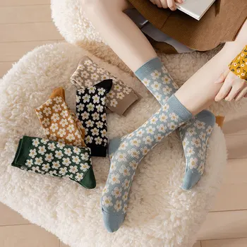 1Pair נשים גרביים הצוות גרביים לנשים האביב אופנה רטרו חמוד גרביים פרח כותנה בסגנון קוריאני לנשימה מזדמנים אופנתיים גרביים