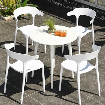 בחוץ חצר שולחן וכיסאות לבן מינימליסטי מרפסת פנאי קפה שולחן פלסטיק כסא גן מודרניים, רהיטי גן להגדיר