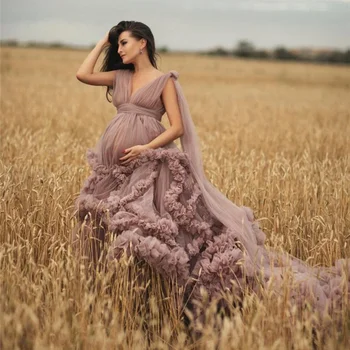 בשר ורוד של נשים בהריון ערב שמלת מלמלה בשכבות מחוץ הכתף V-טול צוואר אופנה נשים שמלת הנשף צילום השמלה