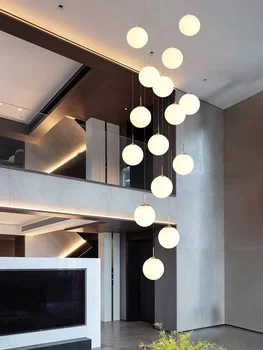מדרגות ארוך נברשת אור יוקרה בסלון הדירה גבוה דופלקס בבניין חלול סקנדינבי מינימליסטי זכוכית כדורית אור LED