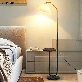 נורדי הסלון מנורת רצפה מודרנית הספה לצד המנורה בחדר השינה ליד המיטה מנורה יצירתי קפלים דיג המנורה ללמוד אנכי מנורת שולחן