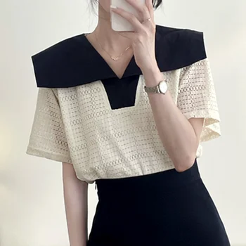 קוריאני שיק עם שרוול קצר חולצה נשית פשוטה דש V-צוואר חלול החוצה עיצוב נישה הקיץ 2023 חדשות מזג נשים חולצה