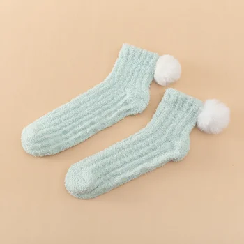 קורל פליז בחורף באמצע גרביים התנגדות קר בתוספת קטיפה עבה גרביים Kawaii ממתק כותנה צבע הרצפה לישון גרביים